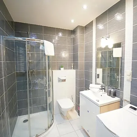 Everysky - Prusa 2a - Przyziemie דירה *